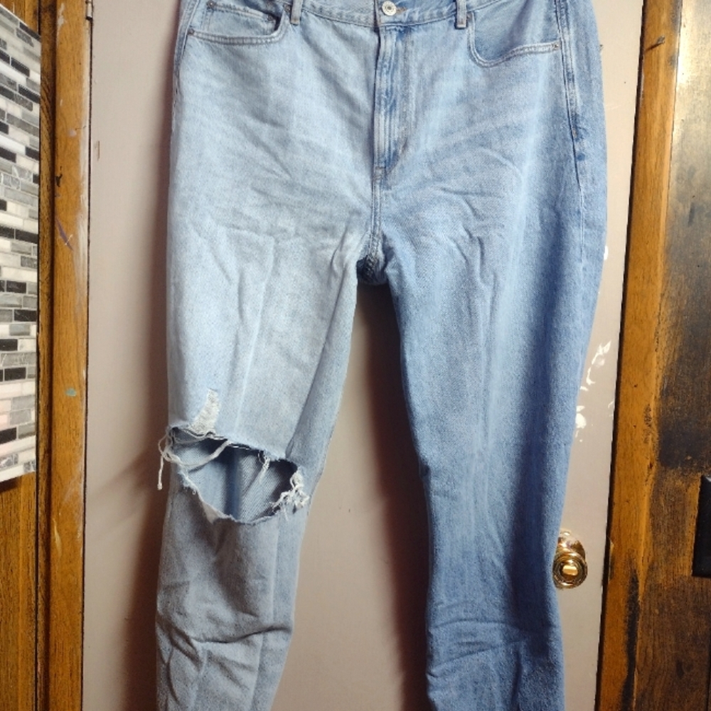 Skater-ripped  jeans